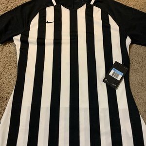 Women’s NIKE Referee Top